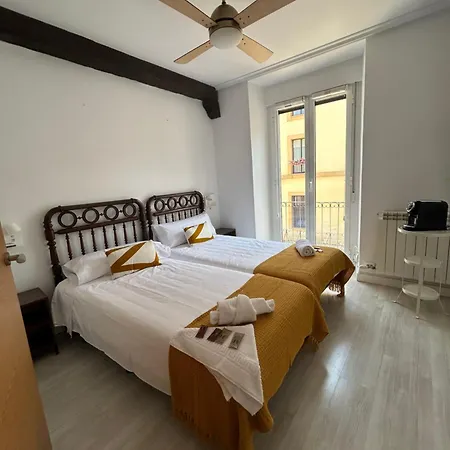 بيت ضيافة Plaza Del Grano ليون